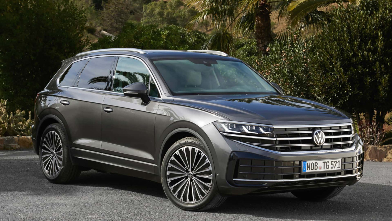 Volkswagen Touareg R Hybrid 2024 SUV Drive